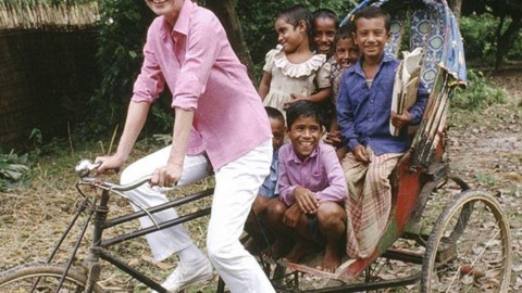 Audrey Hepburn. A woman of grace, beauty, talent but most importantly humanity. What a beautiful soul who helped many in need. Happy Birthday Audrey. #happybirthday #humanitarian #give #love #help #heart